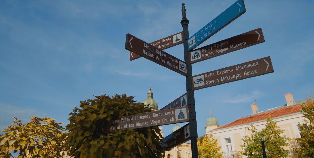 Znakovi koji upućuju na spomenike i muzeje u Negotinu